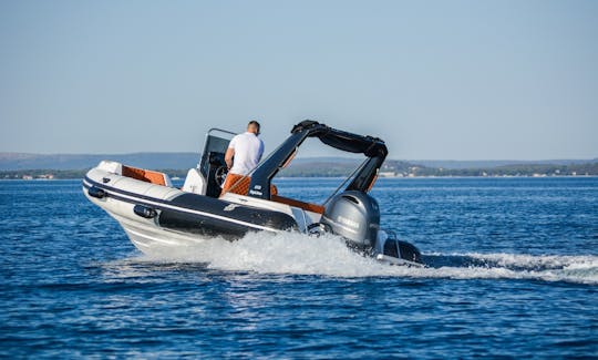 Passeios particulares de um dia com o melhor barco Tiger Marine 650 Topline em Zadar, Croácia