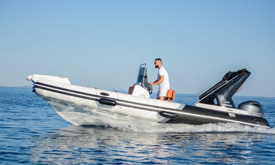 Passeios particulares de um dia com o melhor barco Tiger Marine 650 Topline em Zadar, Croácia