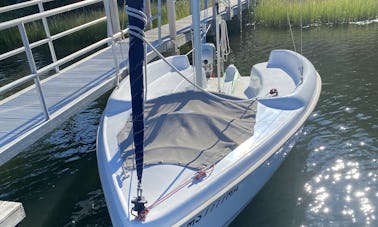 Hunter 170 Sailboat with Honda motor in Sag Harbor, New York