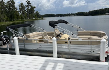 New Spacious Clean Lexington 625 Tritoon for up to 12 people for Rent in Clearwater, Florida