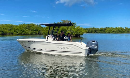 Robalo Center Console Boat Rental in Naples, Florida