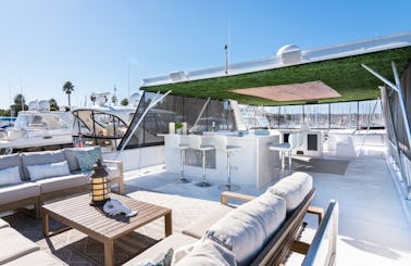 Summer Vibe Yacht | Modern & Spacious | Professional Audio and Laser Lighting System |Bar and Dance Floor | Large Viewing Deck with 360 Degree Views