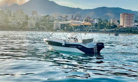 Rent this boat without a license and get the most out of the sea