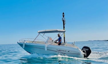 Barco con consola central Quicksilver 600 en alquiler en Benalmádena