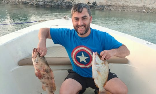 De novato a profesional: tours de pesca guiados para toda la familia en Abu Dhabi