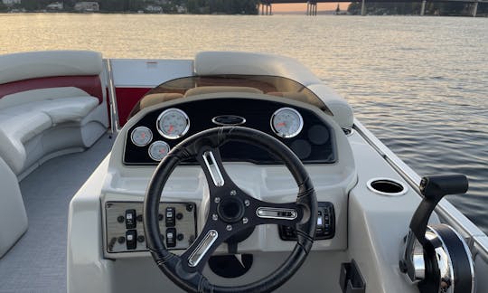 Spacious 23’ StarCraft Pontoon for 12