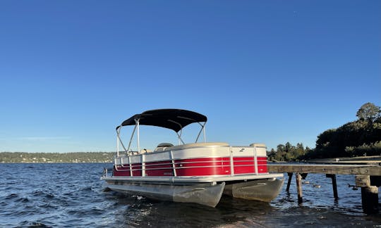 Spacious 23’ StarCraft Pontoon for 12