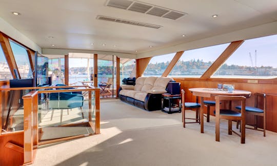 Stunning 85' Broward Yacht - Day Cruises and Sail-gating in Seattle/Lake Union/Lake Washington