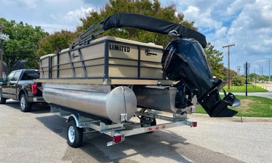 Massimo Marine 18ft Recreational Pontoon- Rent For Great Fun in Dallas, Texas