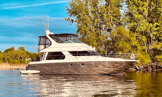 45ft Carver Voyager Yacht for up to 16 people in Boucherville