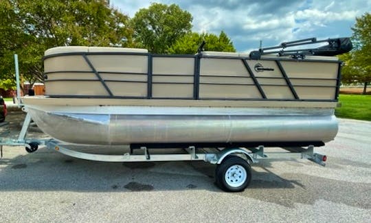 Massimo Marine 18ft Recreational Pontoon- Rent For Great Fun in Dallas, Texas