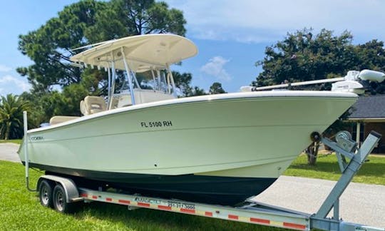 well maintained 26' Center Console. plenty or seating for the cruise or sandbar and is an excellent fishing boat.