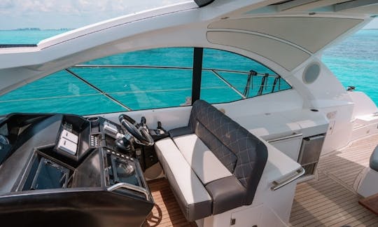 Yacht à moteur JUST AMAZING Sunseeker de 52 pieds à Cancún, Quintana Roo