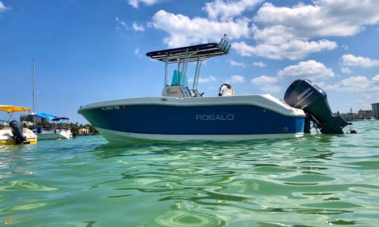 Robalo R200 21ft Center Console with Comfortable Seating in North Miami, Florida