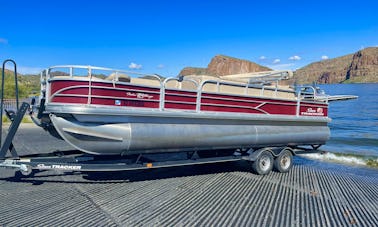 Barge de pêche Sun Tracker de 24 pieds