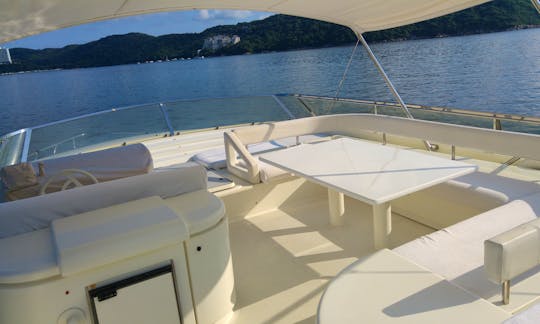 80ft Ferretti Luxury Yacht for a lovely day of cruising in fabulous Acapulco.