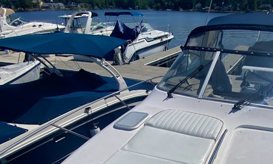 32' Bayliner Avanti for up to 12 people