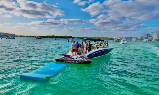 Sea Ray Sdx 29 Deck Boat Rental in Sunny Isles Beach, Florida