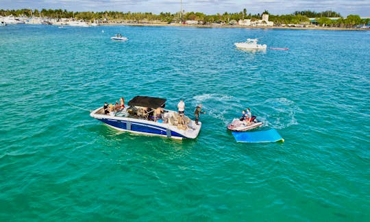 Sea Ray Sdx 29 Deck Boat Rental in Sunny Isles Beach, Florida