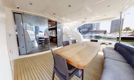 GRAND YACHT DE LUXE DE 88 pieds AVEC JACUZZI À DUBAÏ