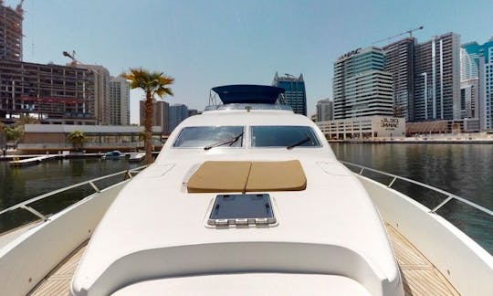 GRAND YACHT DE LUXE DE 88 pieds AVEC JACUZZI À DUBAÏ