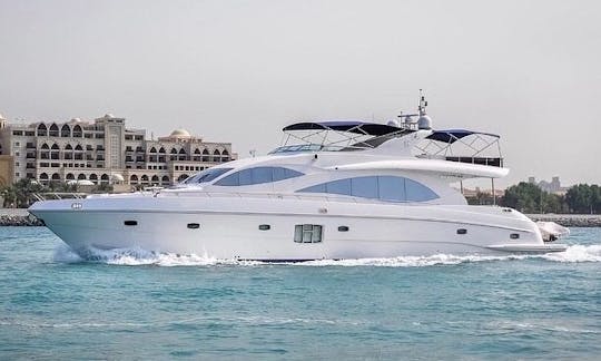 GRAND YACHT DE LUXE DE 88 pieds AVEC JACUZZI À DUBAÏ