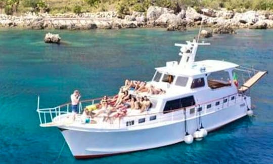 WONDERFUL  AND COMPLETE  SEA  EXPERIENCE IN TAORMINA  - PRIVATE BOAT