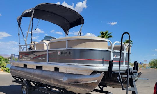 Party Barge - 18ft Pontoon Boat, Seats 9. Pauma Valley, CA