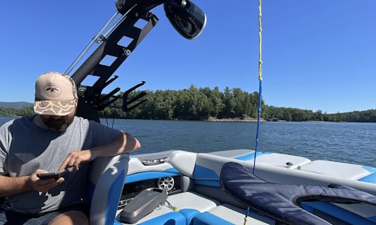 Axis Wakeboat For Rent In Nebo, North Carolina