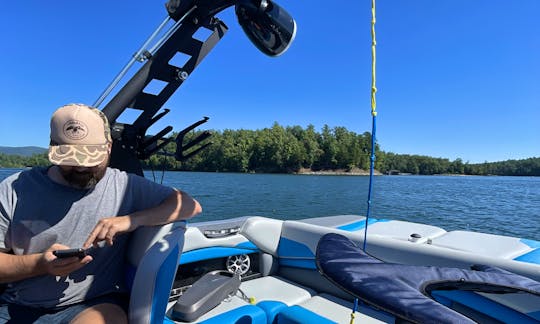Axis Wakeboat For Rent In Nebo, North Carolina