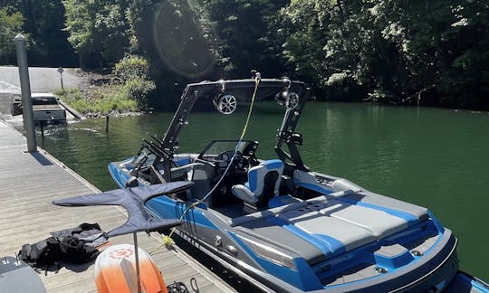 Axis Wakeboat For Rent In Nebo, North Carolina