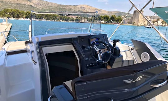 Beneteau Flyer 7.7 Sun Deck Cuddy Cabin/Walk Around rental in Split, Croatia