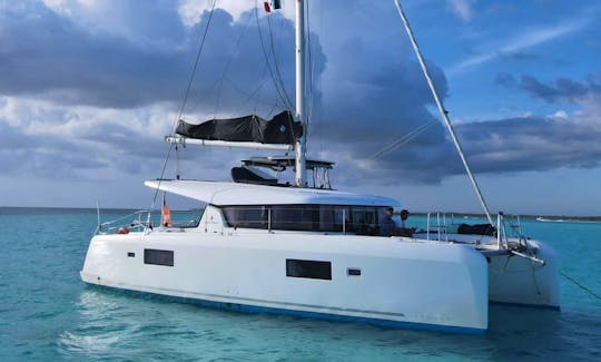 Luxury Lagoon Catamaran 40’ . Visit el Cielo Cozumel