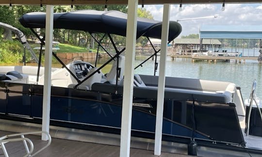 Luxury Tahoe Tri-Toon on Lake Norman - 25 ft Quad Lounger