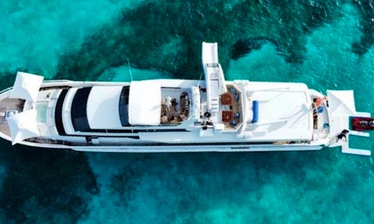 Gorgeous 110 Azimut Power Mega Yacht Rental in Cancun, Mexico