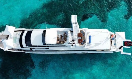 Location d'un magnifique méga-yacht 110 Azimut Power à Cancún, au Mexique
