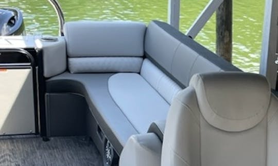 Luxury Tahoe Tri-Toon on Lake Norman - 25 ft Quad Lounger