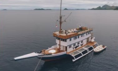 Charter Luxury Phinisi Boat in Komodo, Indonesia