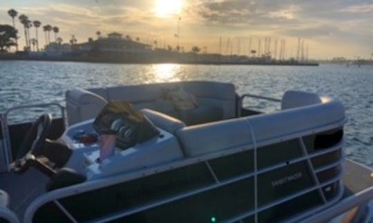 23ft Tri-toon/ Pontoon Boat Cruise in Long Beach, California