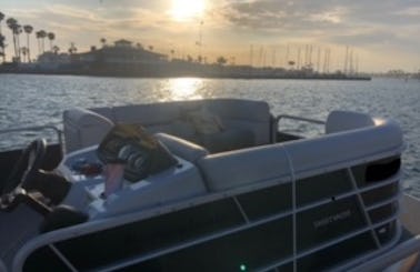 23ft Pontoon Boat Cruise in Long Beach, California