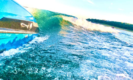 Malibu Wakesetter Surf Boat Rental in Austin, Texas!!! 13 guest $175/hr