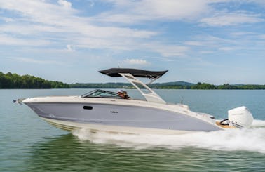 Sea Ray 270 SDX Luxury Deck Boat Rental in Riverview, Florida