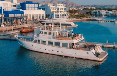 Trident Motor Yacht in Aqaba, Jordan