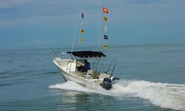 Bateau Super Panga à console centrale de 29 pieds à la marina de La Cruz de Huanacaxtle, au Mexique