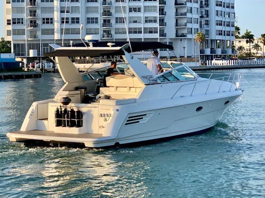 Découvrez le luxe en mer avec le Trojan 40' 🚤🌊