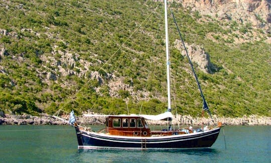 Private Cruise on a Traditional Greek Wooden Kaiki Gulet in Palaio, Faliro