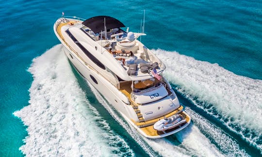Charming 84' Lazzara Luxury Yacht in Miami, Florida
