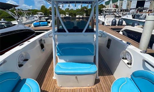 Luxurious 31'  Center Console in Fort Lauderdale, Italian Designed Novurania Chase