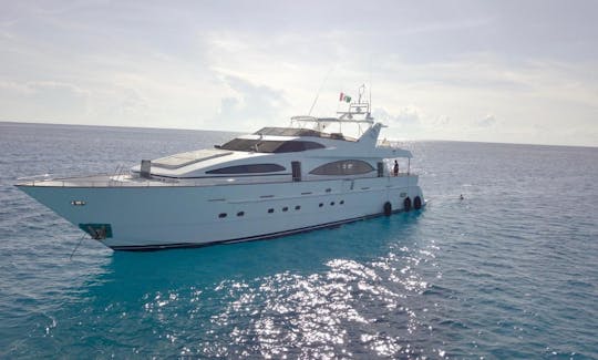 Azimut 100 Mega Yacht with Jacuzzi. Cancun-Isla Mujeres