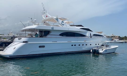 Méga yacht Azimut 100 avec jacuzzi. Cancún-Isla Mujeres